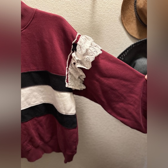 BDG Emory Ruffle Sweatshirt - Picture 5 of 6